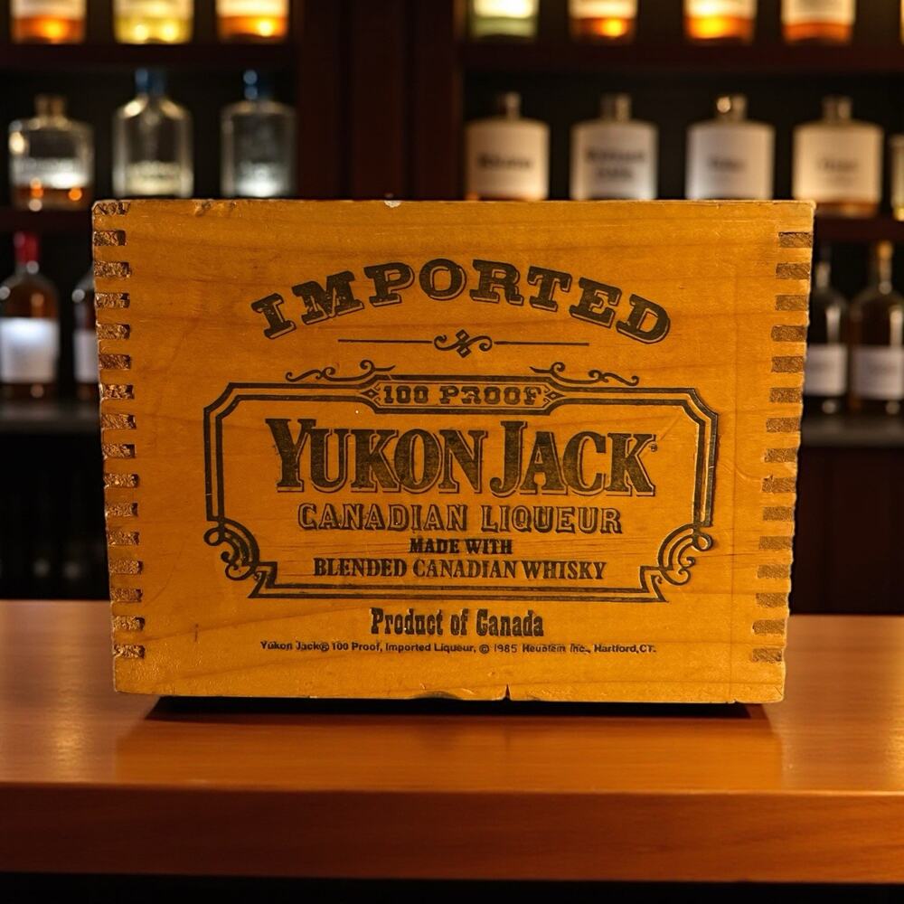 Yukon Jack Canadian Whiskey Wood Crate w/ Lid Wooden Box Case Man Cave Bar adv